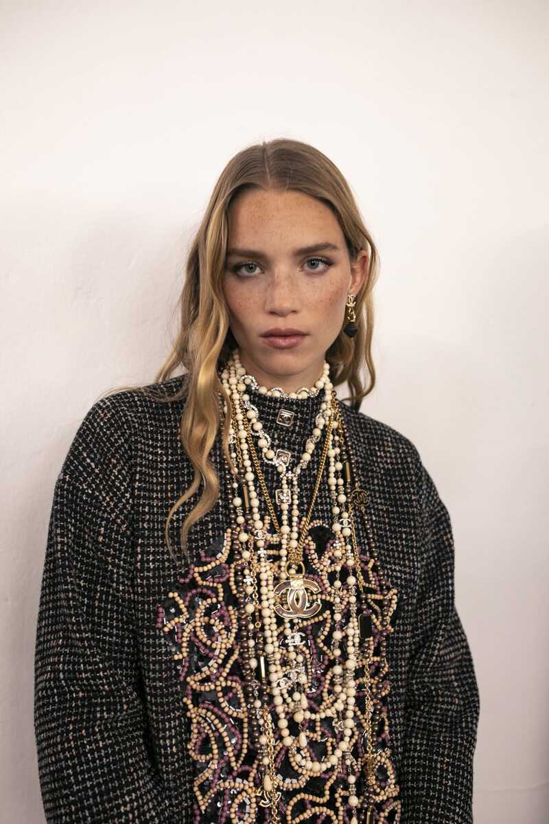 chanel_2022-23-metiers-dart-show_backstage_copyright-chanel-1-LD