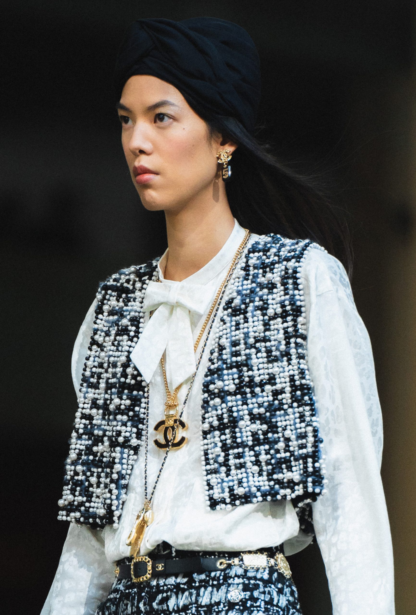 chanel_2022-23-metiers-dart-show_details_copyright-chanel-43-HD-1-scaled