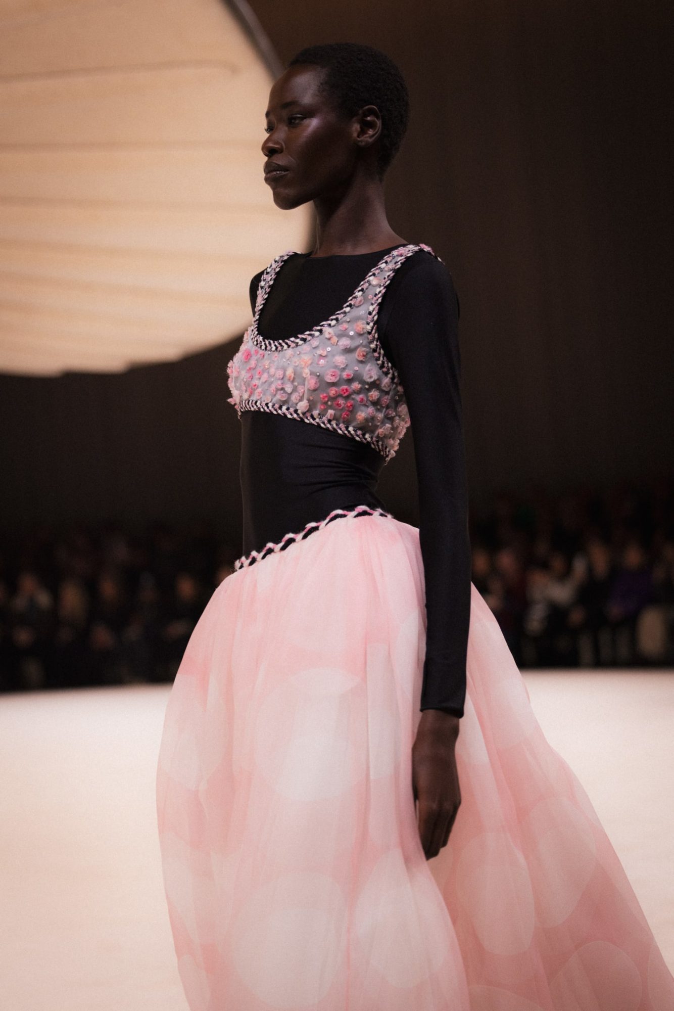 chanel_ss-2024-hc-show_ambiance_look-50_copyright-chanel-2-LD-1334x2000