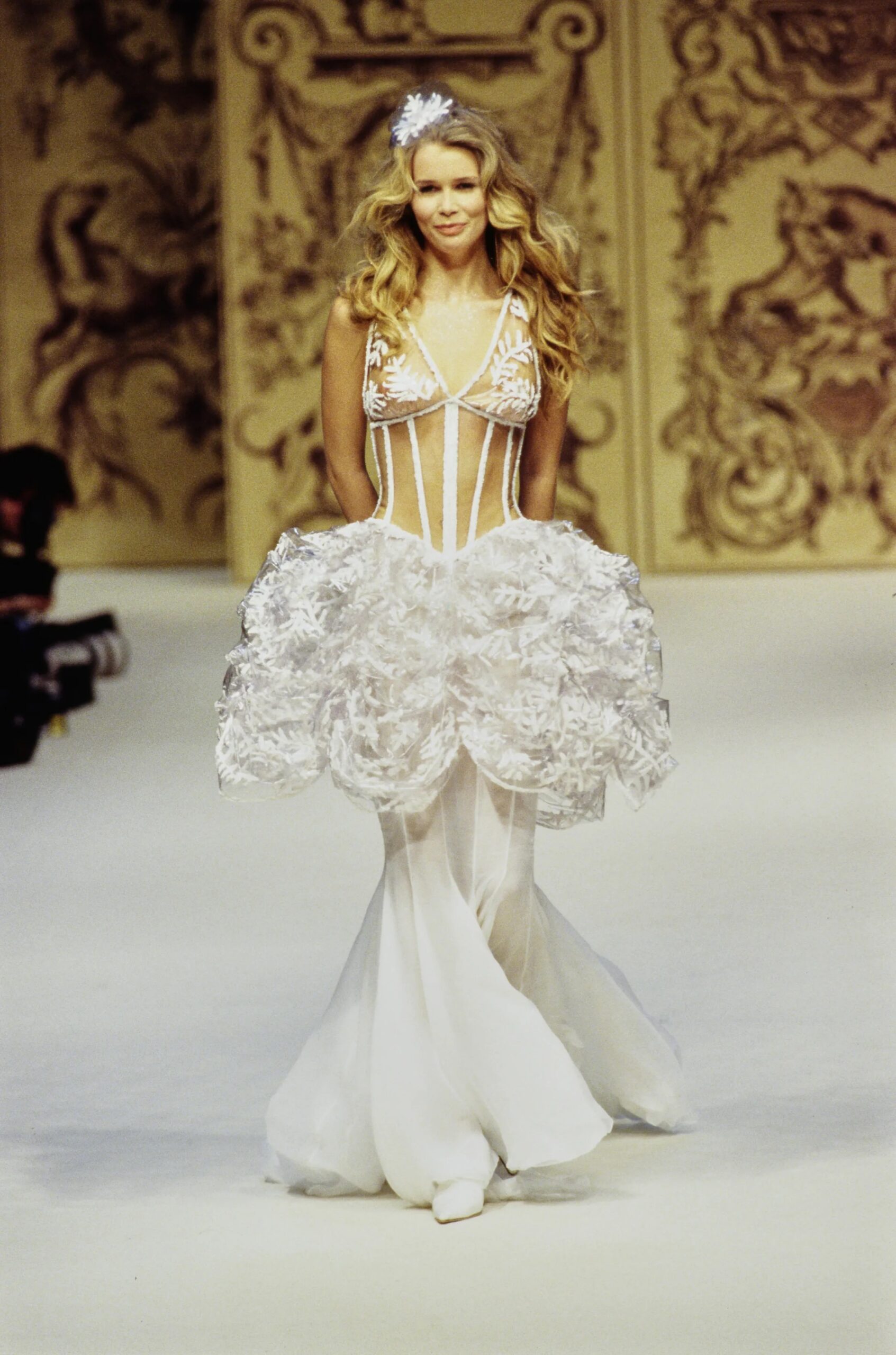 076-chanel-fall-1993-couture-CN10007961-claudia-schiffer