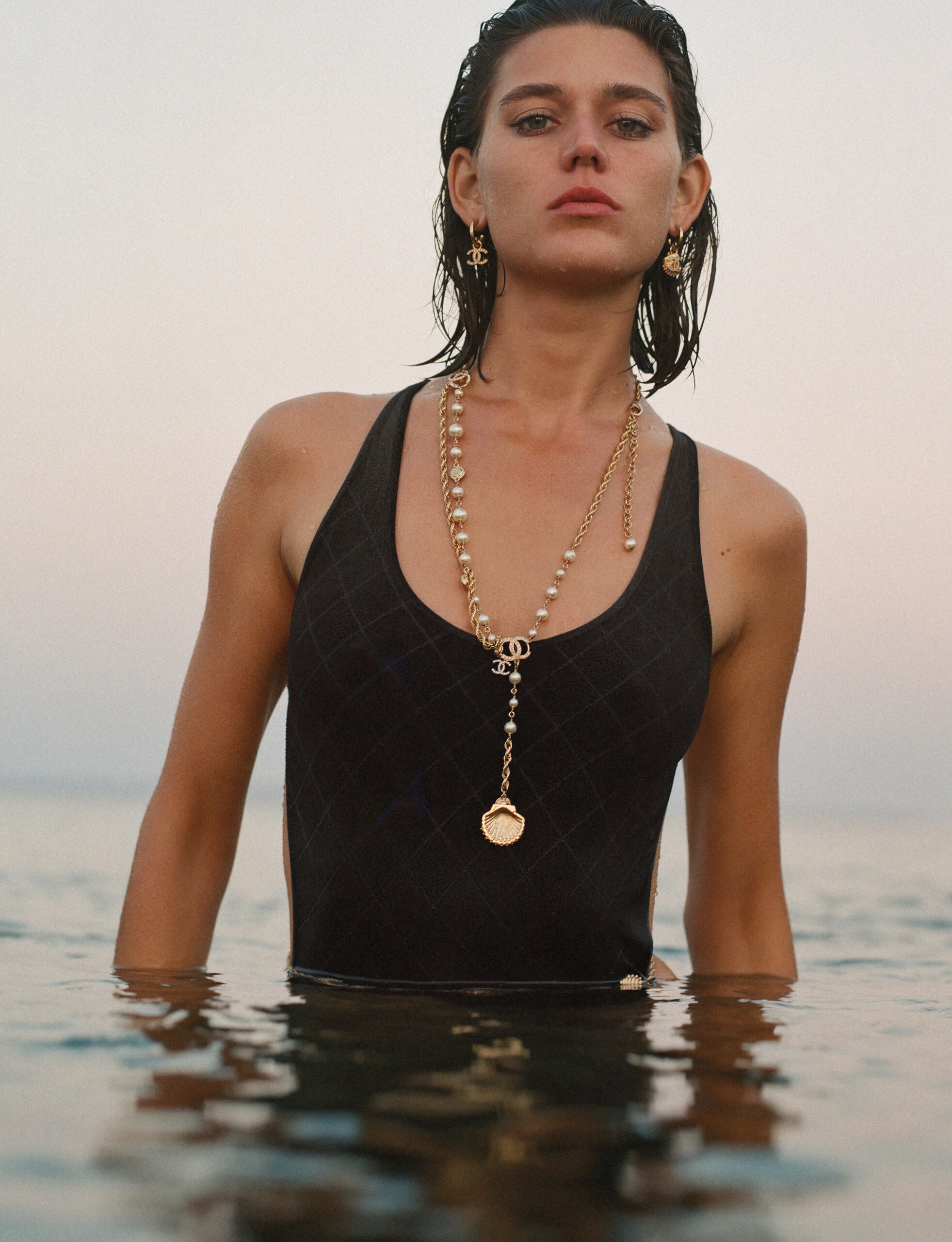 chanel_chanel-coco-beach-2023-collection_vivienne-rohner-by-theo-wenner-3-HD-scaled