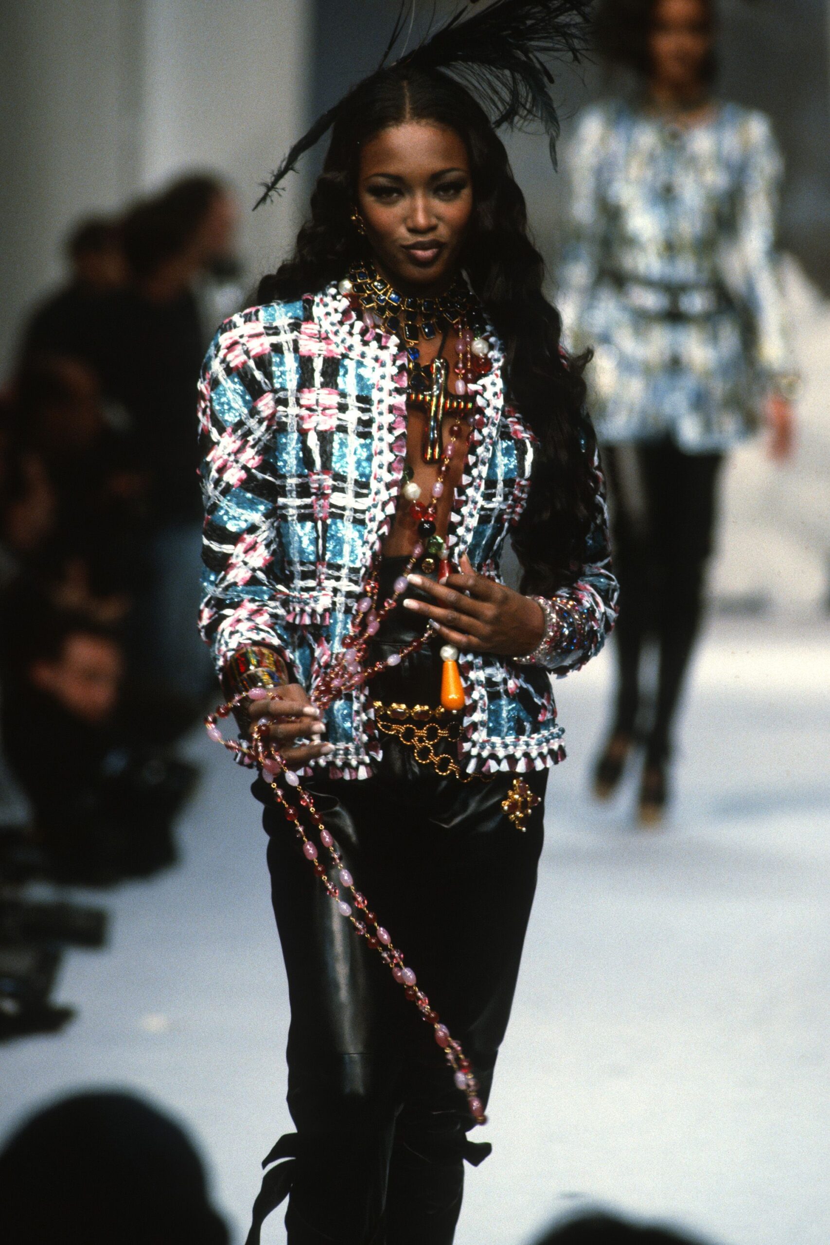 naomi-campbells-early-90s-chanel-runways-v0-nmjq40a6fsbe1