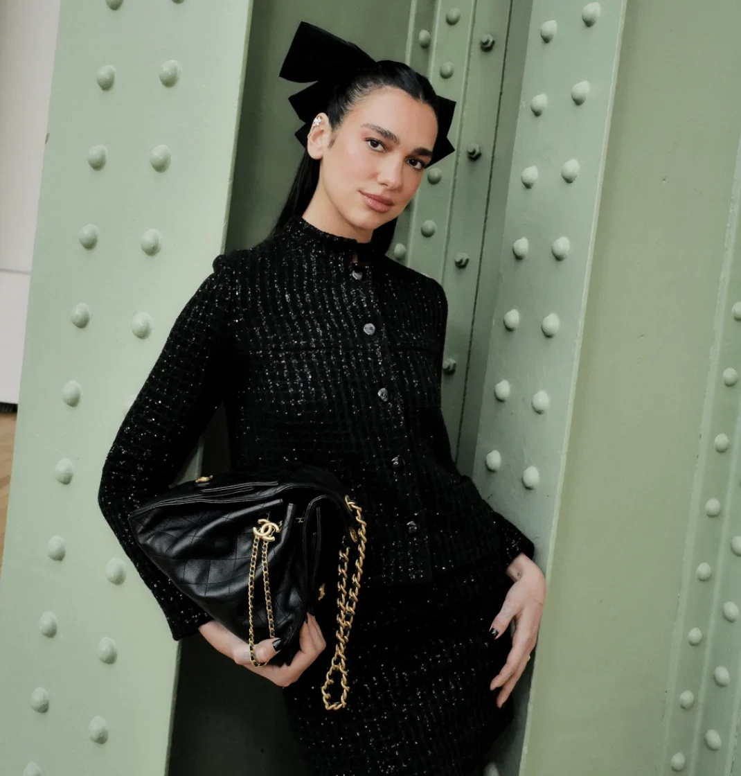 Dua-Lipa-Chanel-25-Bag