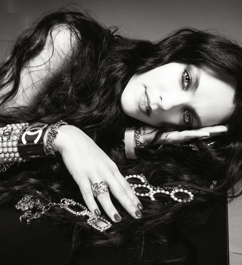 chanel_spring-summer-2024-ready-to-wear-ad-campaign-by-inez-vinoodh-2-LD