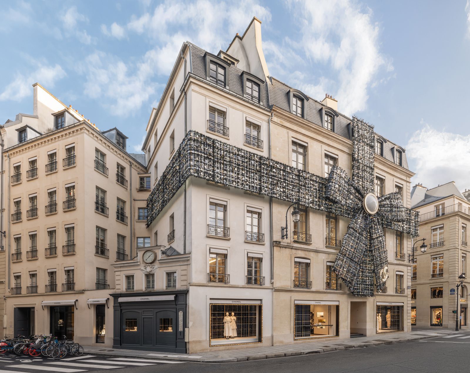 chanel_holiday-celebrations-at-19-rue-cambon-1-HD