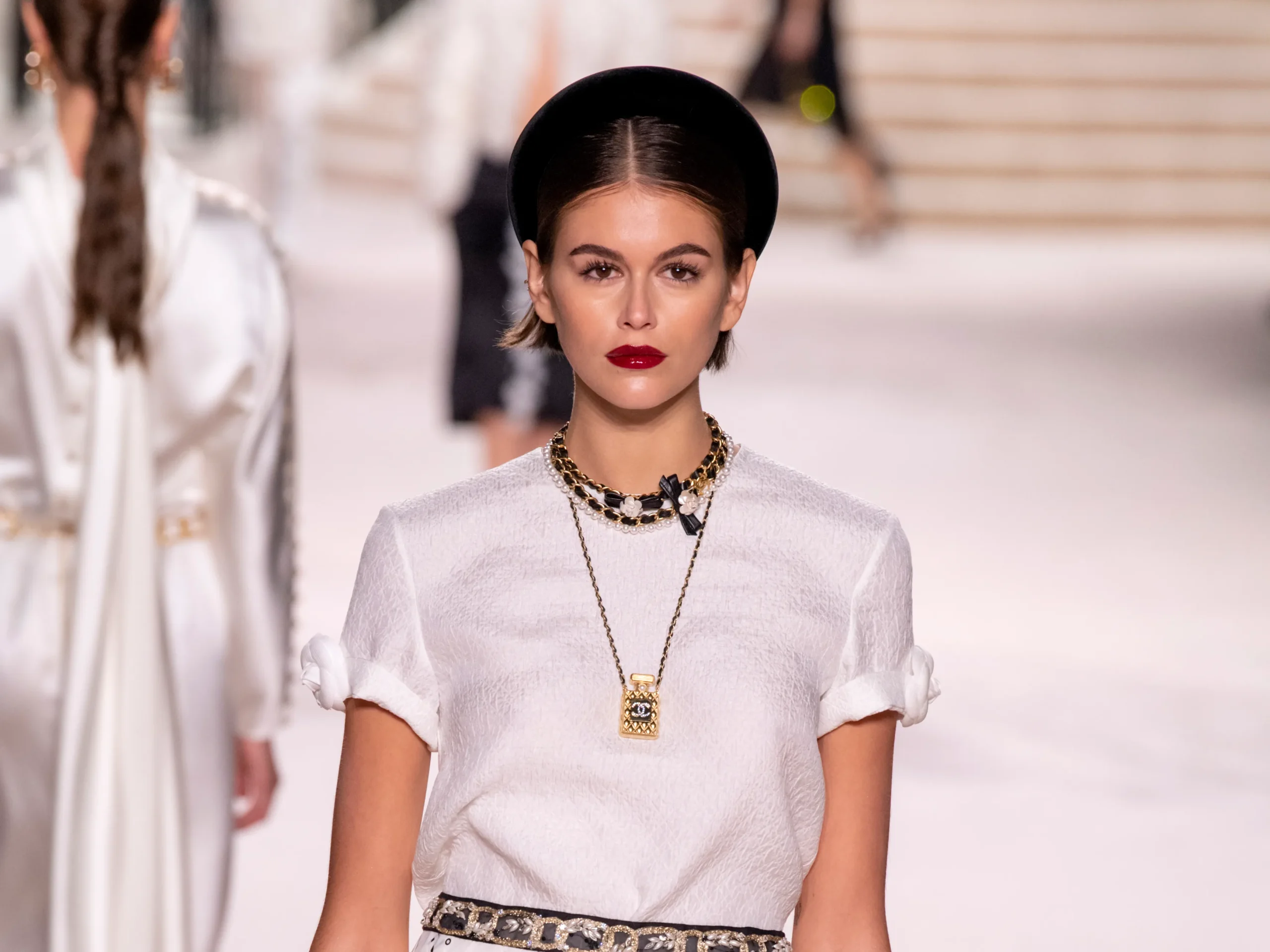5 Red Lipsticks à la Kaia Gerber’s CHANEL Runway Looks - Featured Image
