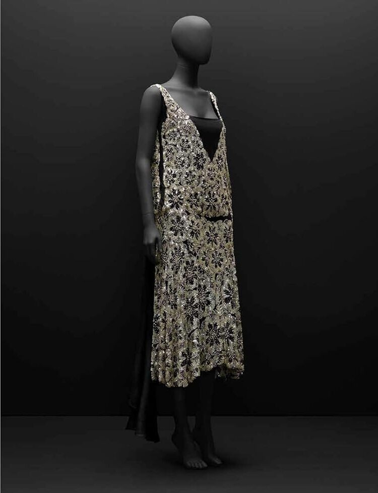 18541-gabrielle-chanel-the-official-v-a-exhibition-book-71g7ma-azgl-sl1500