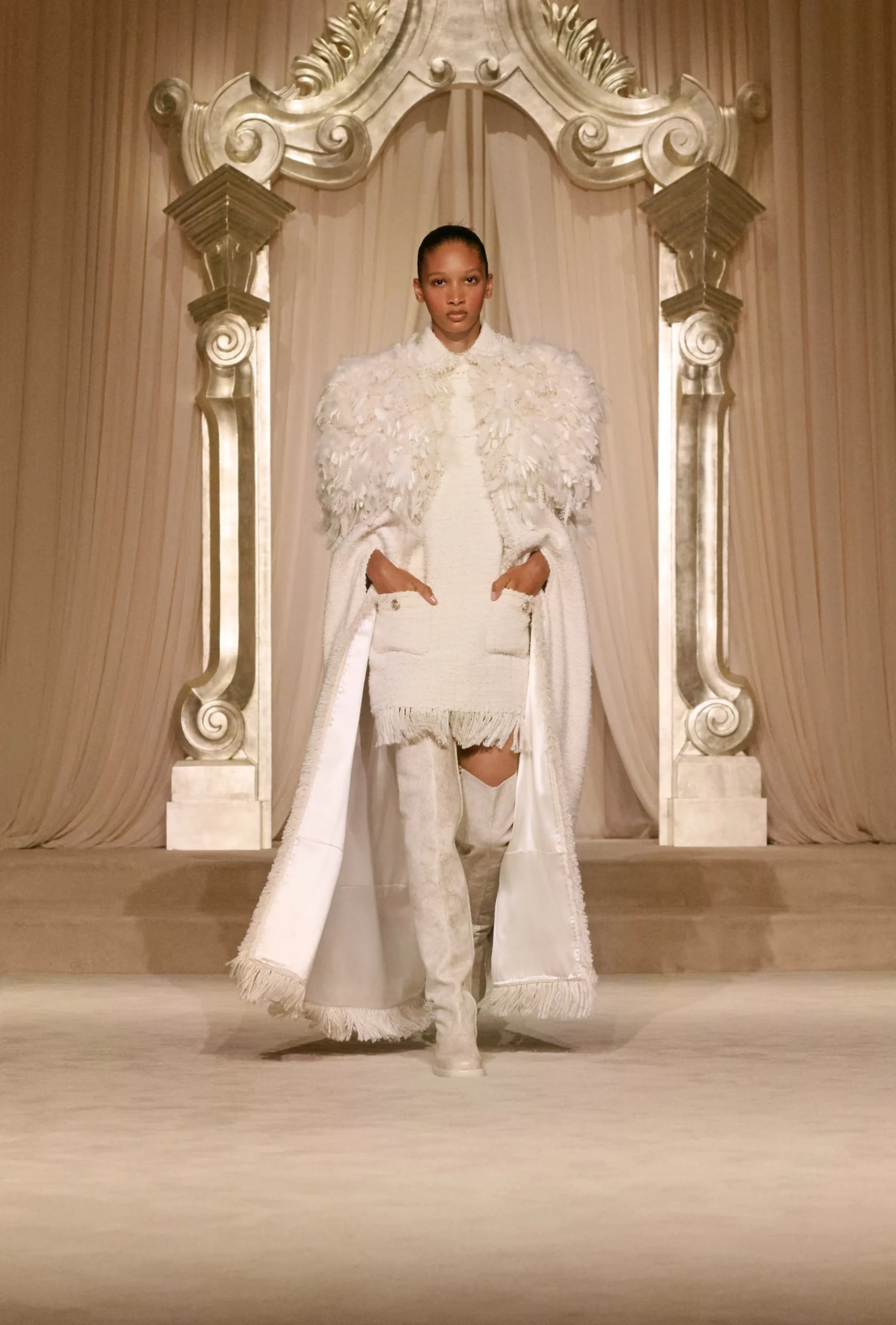 FSH-1751995787337-fall-winter-2025-26-haute-couture-003