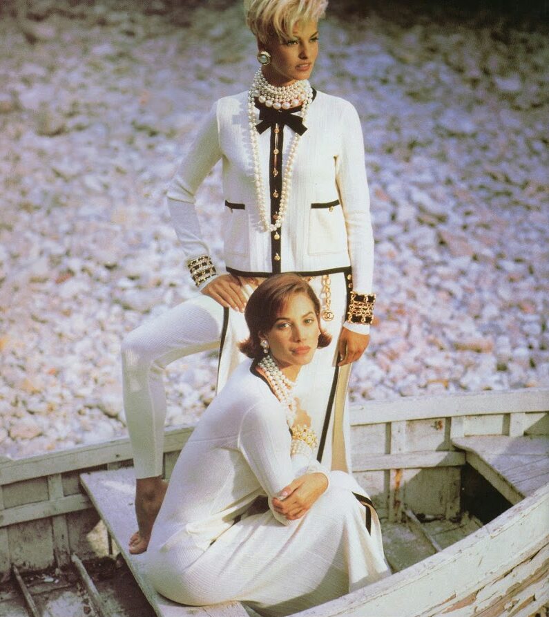 UK Vogue October 1991 Christy Turlington Linda Evangelista Chanel Ad Karl Lagerfeld_3