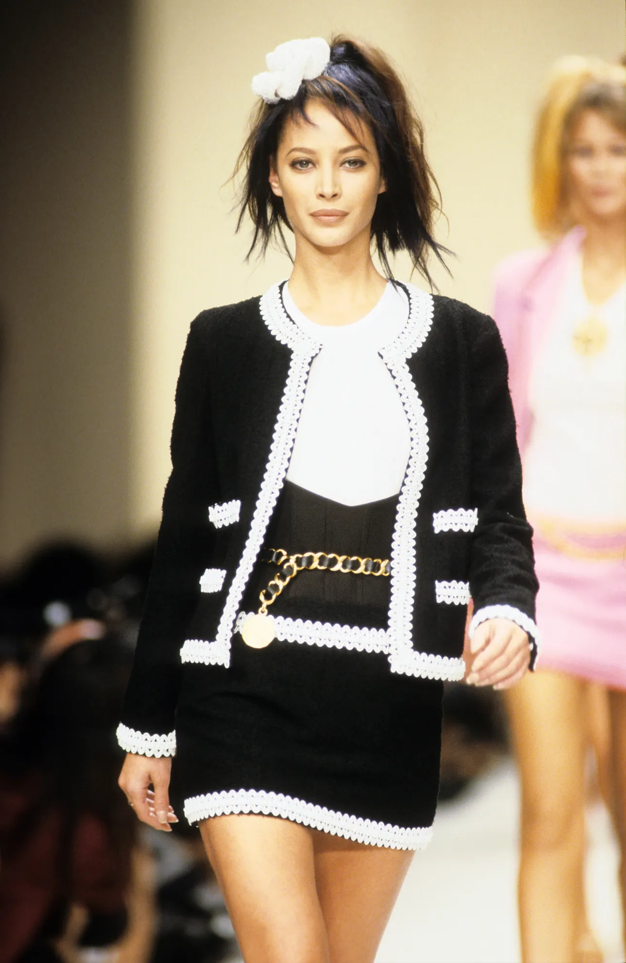 CHANEL-SPRING-1994-RTW-02-CHRISTY-TURLINGTON