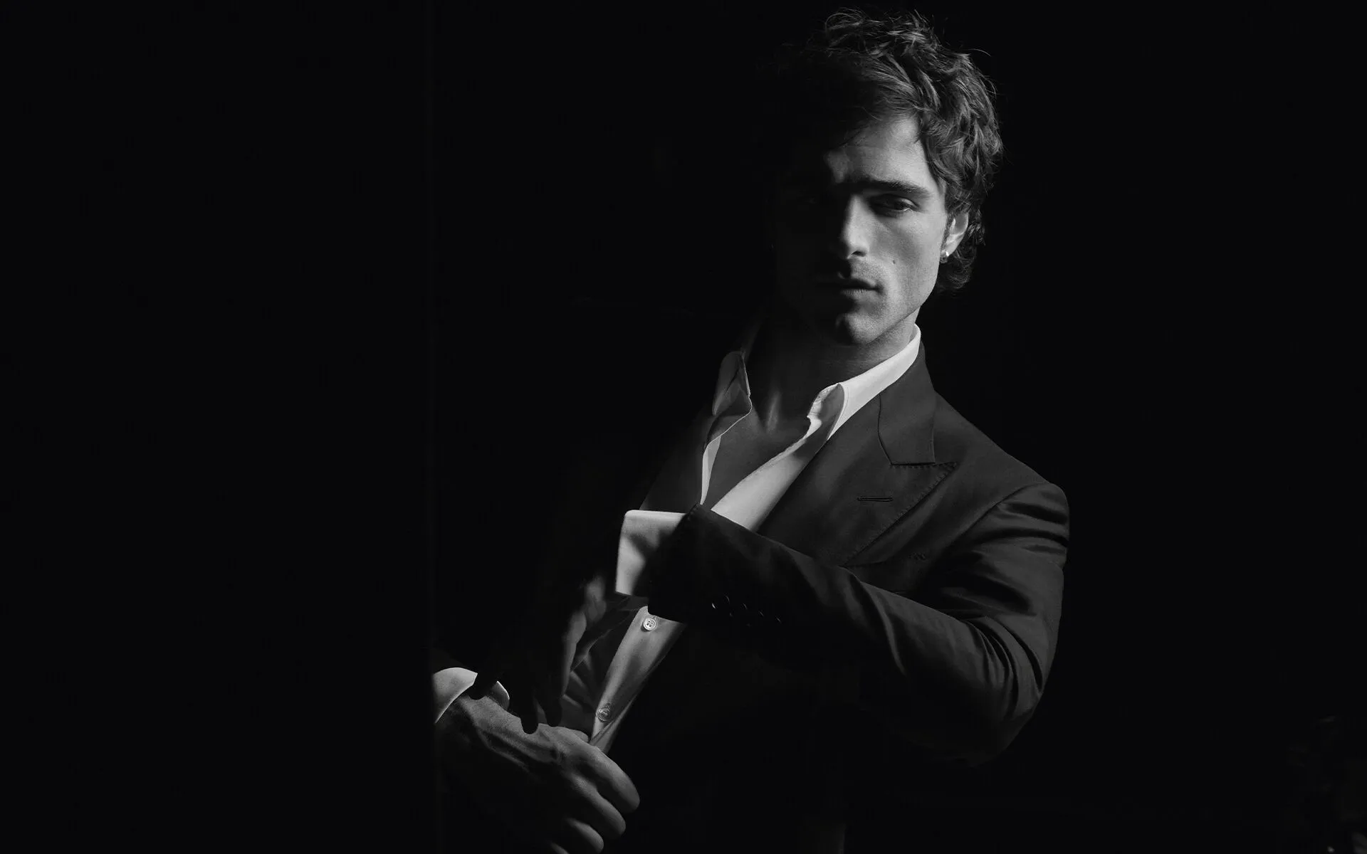 Jacob-Elordi-for-Bleu-de-Chanel-Exclusive-4-2026-F1