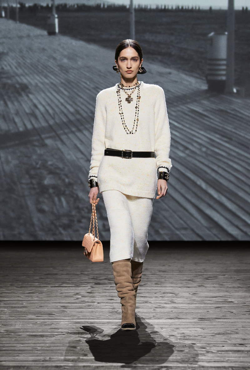 chanel_look-044_fw-2024-25-rtw-HD_resize